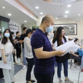 ADSS Prestar atención considerada al corazón del personal cálido